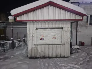 Земельный участок 21 кв.м и киоск 6.8 кв.м, Иркутская область, город Бодайбо, улица Урицкого, дом 6а. Кадастровые номера: 38:22:000069:12, 38:22:000069:163. Категория земель: земли населенных пунктов. Вид разрешенного использования: под объекты общественного назначения. Назначение здания: нежилое…