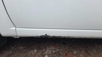 LADA Granta 2021 года, VIN XTA219040M0792757. Автомобиль находится в залоге у ПАО «Совкомбанк», действует запрет на регистрационные действия. Имеются дефекты кузова в виде сколов, трещина на лобовом стекле. Требует ремонта подвеска и задние тормоза. Автомобиль был в эксплуатации, может иметь…