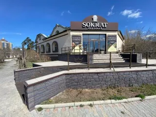 Кафе "Золотая корона", ½ доля в праве на нежилое здание площадью 1358.1 кв. м, кадастровый номер 03:24:000000:6005. Местоположение: Республика Бурятия, г. Улан-Удэ, проспект 50 лет Октября, д. 33. ½ доля в праве на земельный участок площадью 3886 кв. м, кадастровый номер 03:24:022164:35, категория…