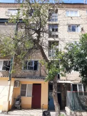 Комната (доли), 1/3 + 1/3 + 1/3, Дербент, ул.Свердлова 1/3 доля комнаты в Дербенте еще 1/3 доля комнаты в Дербенте еще 1/3 доли в квартире по адресу Республика Дагестан г.Дербент ул.Свердлова д.13 кв.88, расходы по покупке доли, в том числе нотариуса возлагаются на покупателя, ознакомление с…