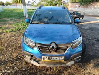 Автомобиль Renault Sandero Stepway, 2020 г.в., VIN: X7L5SRLT666683013, цвет кузова: синий, тип транспортного средства: легковой универсал. Повреждения колёс (шин), элементов ходовой части, стекол, фар, указателей поворота, стоп-сигналов и других стеклянных элементов (в т.ч. зеркал), а также…