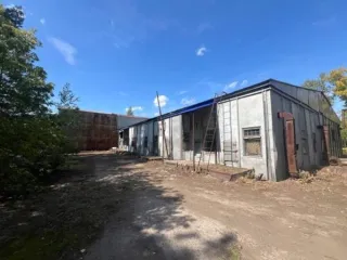 Земельный участок 3043 кв.м и здание 740.8 кв.м, г. Пенза, Пензенская область. Комплекс им-ва: 1. ЗУ Местоположение: Местоположение установлено относительно ориентира, расположенного в границах участка. Почтовый адрес ориентира: обл. Пензенская, г. Пенза, ул. Центральная. Пл.: 3043 кв.м. КН…