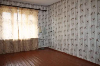 Квартира 84.4 м² Свердловская область, Артёмовский район, п. Буланаш, ул. Кутузова, д. 29, кв. 13, кадастровый номер 66:02:1703009:236. Находится в залоге у ПАО "Совкомбанк" (ИНН 4401116480, ОГРН 1144400000425).