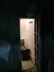 Помещение № 45 площадью 3,6 кв. м, этаж 01, кадастровый номер 26:12:010305:4490, по адресу: Ставропольский край, город Ставрополь, проспект Юности, 28/2. Помещение находится в неудовлетворительном состоянии, требует ремонта, в помещении обустроен оконный проем, не отраженный в технической…