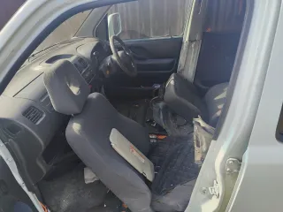 Suzuki Wagon R Solio 2001 года, цвет белый. Государственный номер К328МН186. Двигатель: мощность 88 л.с., объем 1328 куб. см. Кузов № MA34S107163. Автомобиль не на ходу. Имеется обременение в виде запрета на регистрационные действия.