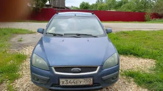 Ford Focus 2006 года, синий. VIN: X9F4XXEED46B27911, ПТС: 50НК562499, госномер: Х344ЕУ750. Разрешенная максимальная масса 1910 кг, масса без нагрузки 1325 кг. Автомобиль в залоге у ООО МКК «Корона», не на ходу. Пробег 396 000 км.