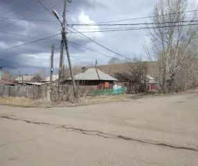 1/3 доля в праве на жилое здание, площадь: 31,4 кв.м., кадастровый номер: 24:50:0300200:87, Адрес (местоположение): Красноярский край, г.Красноярск, Центральный район, ул.Достоевского, дом 3, и 
1/3 доля в праве на земельный участок, площадь: 403 кв.м., категория земель: Земли населенных пунктов…