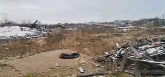 Земельный участок, площадь: 1 325кв.м., категория земель: Земли населенных пунктов, разрешенное использование: Для организации процесса работы по заготовке, переработке и реализации древесины, кадастровый номер: 35:15:0102023:42, и здание, кадастровый номер: 35:25:0602026:77 (здание разрушено…