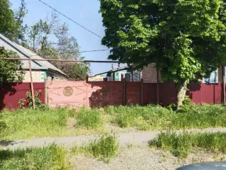 Жилой дом 96 кв.м и земельный участок 2400 кв.м, с. Преградное, Ставропольский край. Жилой дом, площадь 96 кв.м, кадастровый номер 26:01:061818:124, адрес: Российская Федерация, Ставропольский край, м.о. Красногвардейский, с. Преградное, пер. Веселый, д. 22; земельный участок, площадь 2400 +/- 17…