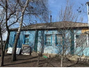 Земельный участок общей площадью 5000+/ 25 кв. м., с кадастровым кадастровым номером 46:04:030505:65, вид разрешенного использования – для ведения личного подсобного хозяйства. Вид права: Обшаяя долевая собственность, доля в праве 1/3 с расположенным на нем жилым домом общей площадью 47,5 кв. м., с…
