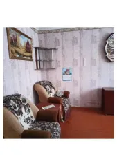 1/4 доля квартиры 41,9 кв.м. в Кировской области, Санчурский район, пгт Санчурск, ул. Ленина, д. 65, кв. 5. Кадастровый номер: 43:28:010127:525.