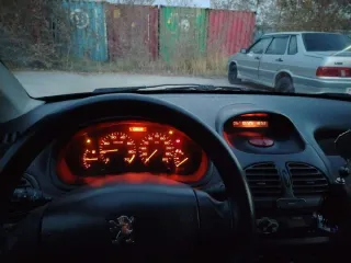 Peugeot 206 2008 года выпуска. VIN: VF32BKFWA72787333. Пробег 109230 км. Бензиновый двигатель 1.4, механическая коробка передач. Повреждена левая передняя дверь и бампер. Автомобиль заводится и на ходу. Находится по адресу: Челябинская область, г. Магнитогорск, ул. Сталеваров, 15/3. Осмотр по…