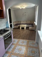 Дом 189,9 кв.м и земельный участок 1492+/-27 кв.м в Кемеровской обл. Жилой дом, расположенный по адресу: Кемеровская область, Елыкаевское сельское поселение, деревня Жургавань, ул. Центральная, 51ж, имеющий общую площадь 189.9 кв.м, (кадастровый номер объекта недвижимости 42:04:0211016:331)…