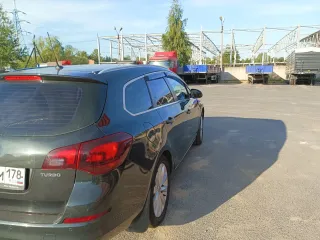 Opel Astra Sports Tourer 2012 года, VIN: XWFPE8DC1C0014765, черный цвет, разрешенная максимальная масса 2045 кг, масса без нагрузки 1503 кг, бензиновый двигатель, экологический класс четвертый, производитель ООО "АВТОТОР Т" (Россия). Автомобиль находится в Санкт-Петербурге, в залоге у ООО ПКО…