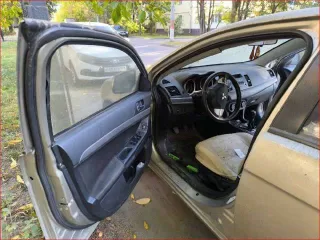 Mitsubishi Lancer 2011 Легковой седан Mitsubishi Lancer 1,5, VIN: JMB5NCY2ABU006835, год выпуска: 2011, цвет: бежевый, тип двигателя: бензиновый, мощность двигателя: 109 л.с. (80,2 кВт), объем двигателя: 1499 куб.см., экологический класс: четвертый. По периметру автомобиля наблюдаются очаги…