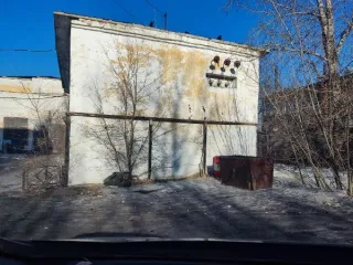 Комплекс нежилых зданий 1976,2/926,7/1202,8/115,2/74 кв.м и участок 9871 кв.м, Чита. Комплекс нежилых зданий площадью 1976,20 кв.м, 926,70 кв.м, 1202,80 кв.м, 115,20 кв.м, 74 кв.м и земельный участок, категория земель: земли населенных пунктов, виды разрешённого использования: для обслуживания и…
