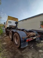 Грузовой тягач седельный Камаз 65116-А4, 2017 года выпуска, цвет - белый, VIN XTC651164H1376375, государственный номер М661ОН29. Состояние ТС: в рабочем состоянии, по кузову следы ржавчины, повреждения ЛКП, трещина на переднем бампере. 1 Штука (шт) Год выпуска: 2017 Модель грузовика: 65116-А4 Тип…