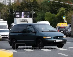   транспортное средство – легковой универсал plymouth voyager  плимут вояджер , год выпуска 2000, vin: 2p4fp25b7yr585619, цвет сине зеленый, регистрационный знак о244ха77.  состояние: техническое состояние удовлетворительное, автомобиль «на ходу». сдуты 2 колеса, руль скрепит при вождении. скрытые…