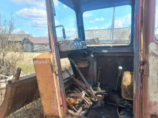 Трелевочный трактор ТДТ-55А, гос. регистрационный знак 29 АМ 0490, год выпуска 1981, VIN нет, номер двигателя 12913, номер коробки передач 34680, номер рамы 63035, номер моста 22944, мощность двигателя 95 л.с, цвет-красный, паспорт транспортного средства ВА 020775, находящийся по адресу: Российская…
