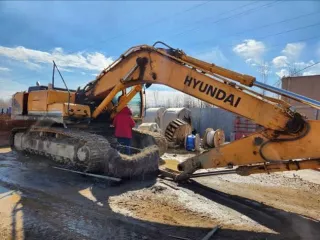 Экскаватор гусеничный Hyundai R300LC-9SH, заводской номер HHKHZ808LE0000183, 2014 год выпуска, госномер 58 УЕ 9248 (63 СВ 9366). Экскаватор гусеничный Hyundai R300LC-9S, заводской номер HHKHZ810LE0001178, 2014 год выпуска, госномер 58 УЕ 9241 (63 СВ 9362). Трактор ДТ-75 ДЕРС2 с буровой установкой…