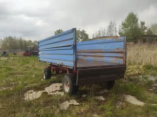 Прицеп 2ПТС-4,5 2014 года выпуска, заводской номер 8447, государственный регистрационный знак 33вс9380. Ознакомление с имуществом по договоренности в месте его нахождения: Владимирская область, Кольчугинский район, деревня Павловка.