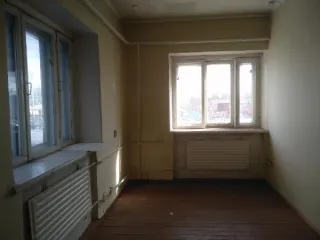 Здание кинопроката площадью 1430,4 кв.м, кадастровый номер 44:27:070104:946; здание гаража площадью 249,3 кв.м, кадастровый номер 44:27:070104:942; здание склада площадью 261,6 кв.м, кадастровый номер 44:27:070104:948. Земельный участок площадью 4393 кв.м, категория земель: земли населенных…