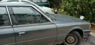 Toyota Cresta 1983, 135 л.с., 286000 км, легковой седан, VIN отсутствует, модель двигателя 1G, номер двигателя 5109149, кузов GX51-006961, цвет серый. Была замена двигателя, сейчас не на ходу, имеются вмятины, царапины (на фото), не эксплуатируется 3 года, хранится в гараже.