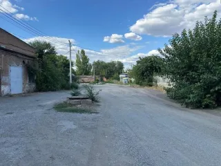 Нежилое помещение 97,5 кв. м, Ростовская обл., г. Таганрог, ул. Большая Бульварная, 10-25; 1101/3432 доли в праве общей долевой собственности на земельный участок, категория земель: земли населенных пунктов, вид разрешенного использования: для использования в производственных целях. Ознакомление с…