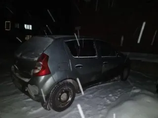 Renault Sandero 2011 года, государственный номер А699УТ43, VIN X7LBSRB1HBH408148, синего цвета. Находится в Кировской области, г. Советск, ул. Фрунзе, д. 40. Имеется трещина на заднем бампере. Имущество обременено арестами и залогом в пользу Банка ВТБ (ПАО). Обращение взыскания в пользу третьего…