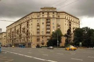 Квартира площадью 133,4 кв.м по адресу: г. Москва, муниципальный округ Якиманка, Ленинский проспект, дом 13, квартира 66, кадастровый номер 77:01:0006004:2314. Вид жилого помещения: квартира. Фотографии имущества судебным приставом-исполнителем не предоставлены.