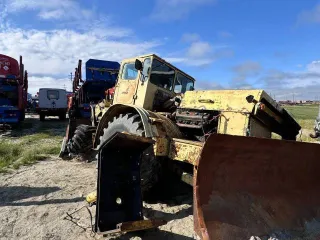 Трактор К-700А, 1991 года выпуска. Частично не комплектен, требует ремонта, не на ходу. Местоположение: п. Бованенково, ЯНАО.