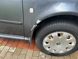 Skoda Octavia 2007 г.в., госномер С932АК790, VIN TMBDC41U988854631. Двигатель: номер 675982, мощность 75 л.с. (55.2 кВт), объем 1390 см³. Цвет темно-серый. Масса снаряженная 1209 кг, полная 1750 кг.