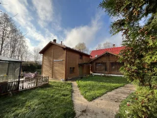 Жилой дом общей площадью 198.1 кв.м, этажность 2, расположенный по адресу: Российская Федерация, город Москва, вн.тер.г. муниципальный округ Краснопахорский, квартал 30, владение 33, строение 1, кадастровый номер: 77:22:0030113:269. Земельный участок площадью 1006 кв.м, адрес: Российская Федерация…