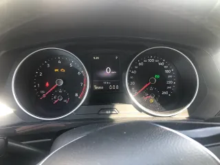 Volkswagen Tiguan, 2018, белый, VIN: XW8ZZZ5NZKG215668. Проблемы с кузовом и лакокрасочным покрытием (последствия ДТП): многочисленные сколы и повреждения ЛКП, вмятины (бампер передний, бампер задний, капот, крыша, задняя левая дверь, заднее правое крыло, правая передняя дверь). Левая сторона…