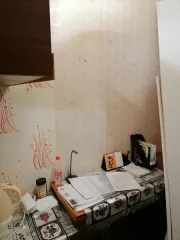 Помещение № 45 площадью 3,6 кв. м, этаж 01, кадастровый номер 26:12:010305:4490, по адресу: Ставропольский край, город Ставрополь, проспект Юности, 28/2. Помещение находится в неудовлетворительном состоянии, требует ремонта, в помещении обустроен оконный проем, не отраженный в технической…