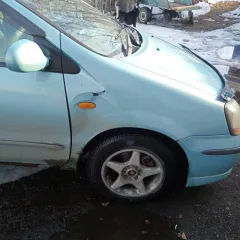 Nissan Tino 1999 года, 120 л.с., пробег 341813 км, АКПП. VIN кузова: V10-010299, номер двигателя: QG18 257875, объем 1769 см³, цвет синий, госномер У186ВР138. Требуется ремонт: значительная коррозия кузова, гнилые пороги и дно. Необходим ремонт АКПП, ходовой части и электрики (последствия…