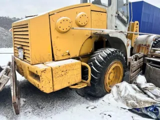 Погрузчик ПК-30 2009 года, модель ПК-30.0001, гос. номер МТ 6473 02. Производитель: Челябинск. VIN: 290209. Заводской номер рамы отсутствует. Номер двигателя: 390192. Цвет: желто-серый. Паспорт самоходной машины: ВЕ № 562317 от 29.02.2009. Мощность двигателя: 90 кВт (122 л.с.), тип: бензиновый. Вид…