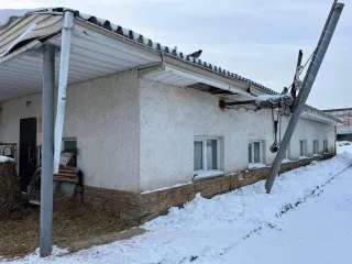 Здание 910 кв.м. и земельный участок 3999,5 кв.м., Кемерово - нежилое, 910 кв.м., кадастровый номер: 42:24:0101033:1163, Российская Федерация, Кемеровская область, г. Кемерово, пр. Кузнецкий, 137/6. земельный участок, 3999,51 кв.м.; Земли населенных пунктов, для размещения промышленных объектов под…