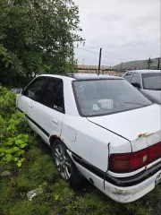 Годные остатки автомобиля Mazda 323, регистрационный знак иностранного государства АН6785ОВ (передняя табличка фактически отсутствует). Цвет кузова – белый. Год выпуска и VIN-номер не установлены. Информация о регистрационном учете ТС на территории РФ отсутствует. Трещины и сколы на переднем и…