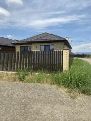 Жилой дом 114 кв.м и земельный участок 364 кв.м, Краснодарский край. Жилой дом, площадь 114 кв.м., кадастровый номер 23:43:0418001:11411, земельный участок (дачные некоммерческие объединения граждан), площадь 364 кв.м., кадастровый номер 23:43:0418001:11003. Адрес: Краснодарский край, г. Краснодар…