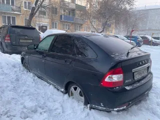 Lada Priora (LADA 217230) 2010 года, 98 л.с., 433 000 км. Легковой комби (хэтчбек), госномер С196РВ124, VIN: XTA217230A0125215. Двигатель 21126, номер 2587778, бензиновый, мощность 72/97.9 кВт/л.с., объем 1596 см3. Кузов XTA217230A0125215, цвет сине-черный, экологический класс отсутствует…