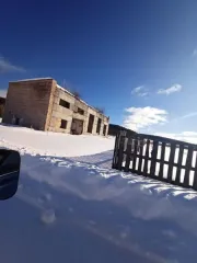 Нежилое здание котельной 613.3 м², Челябинская область. Фундамент: бетонный, ленточный блочные; несущие стены: шлакоблочные, кирпичные; колонны: кирпичные; перекрытия: железобетонные плиты; перегородки: кирпичные; кровля: мягкая; полы: бетонные; проемы: оконные и дверные отсутствуют; отделочные…