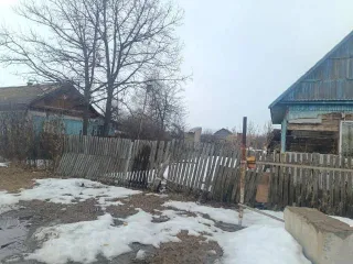 1/4 доля жилого дома 36,3 кв.м и 1/4 доля земельного участка 1407 кв.м в Курганской области, кадастровый номер дома: 45:23:040102:334, кадастровый номер земельного участка: 45:23:040102:101