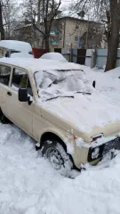 ВАЗ 2121 (4x4), 1994 года, 73 лс, 138000 км, полный привод, VIN XTA212100R1056876, ГРЗ А818АЕ73. На ходу, состояние неудовлетворительное: неисправности двигателя и электрики, течь масла, требуется кузовной ремонт и замена элементов подвески и сцепления.