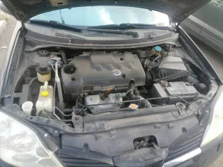 Nissan Primera 1.6 2007 года, черный цвет. VIN: SJNFAAP12U2313909, ПТС: 99 49 823711, госномер: С325АЕ196. Двигатель бензиновый QG16-087203Q, мощность 109 л.с. (80,1 кВт), объем 1597 см³. Экологический класс нулевой, разрешенная максимальная масса 1940 кг, масса без нагрузки 1396 кг.