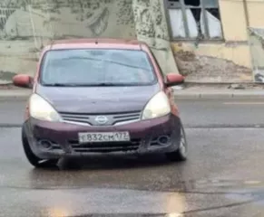 Nissan Note, 2007, оранжевый, госномер Е832СМ177, VIN SJNFCAE11U1119245.