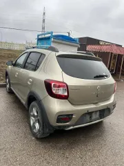 Renault Sandero Stepway 2019 года, 82 л.с., пробег 100000 км, VIN X7L5SRLVG63572287.