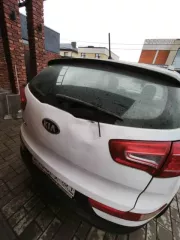 KIA Sportage. VIN: XWEPC811AD0008214. Категория B. 2012 год. Кузов: XWEPC811AD0008214. Цвет: белый. Свидетельство о регистрации ТС 61 03 172770. Госномер: A988РХ161. Пробег: 334064 км. Залогодержатель: ООО "ПКО" "НБК" (АО).