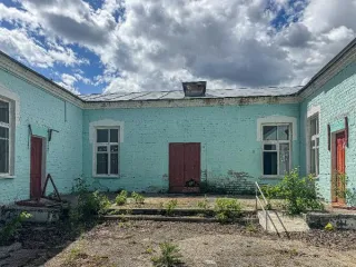 Имущественный комплекс 983,5 кв.м и участок 11 618 кв.м Липецкая область Имущественный комплекс в составе которого земельный участок общей площадью 11 618 кв.м., 6 нежилых зданий общей и 2 сооружения общей площадью 983,5 кв.м., расположенный по адресу: Липецкая область, р-н. Становлянский, с/п…