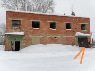 1/2 доля нежилого здания, 163,5 кв.м, Свердловская область, г. Верхняя Салда, кадастровый номер: 66:08:0000000:2111